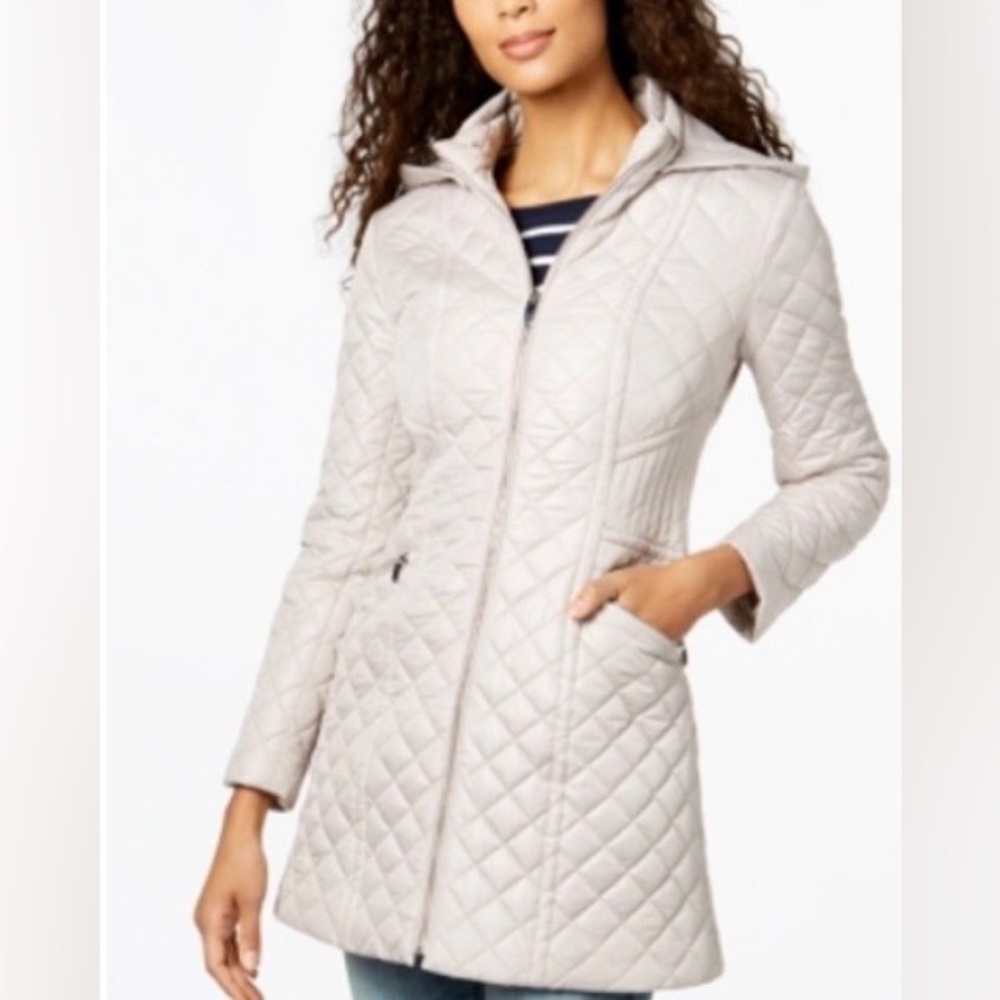 Brand new with tag Via Spiga's quilted coat is a cozy essential size Large